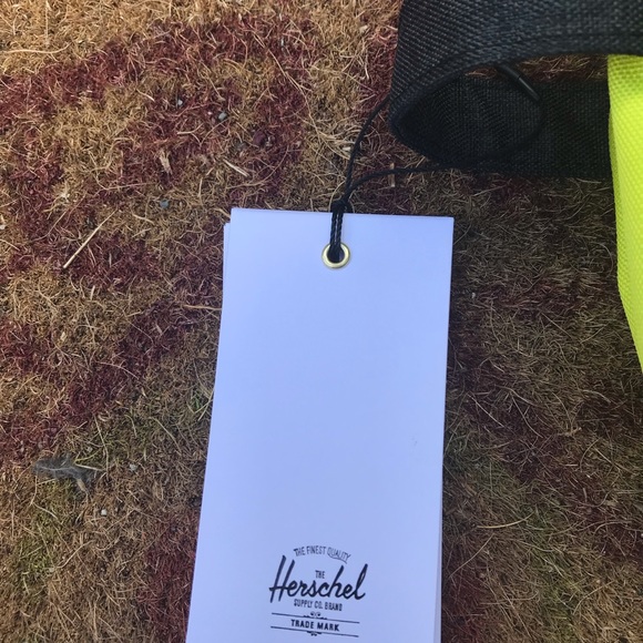 NWT Herschel Supply Company Travel Bag - Picture 4 of 4